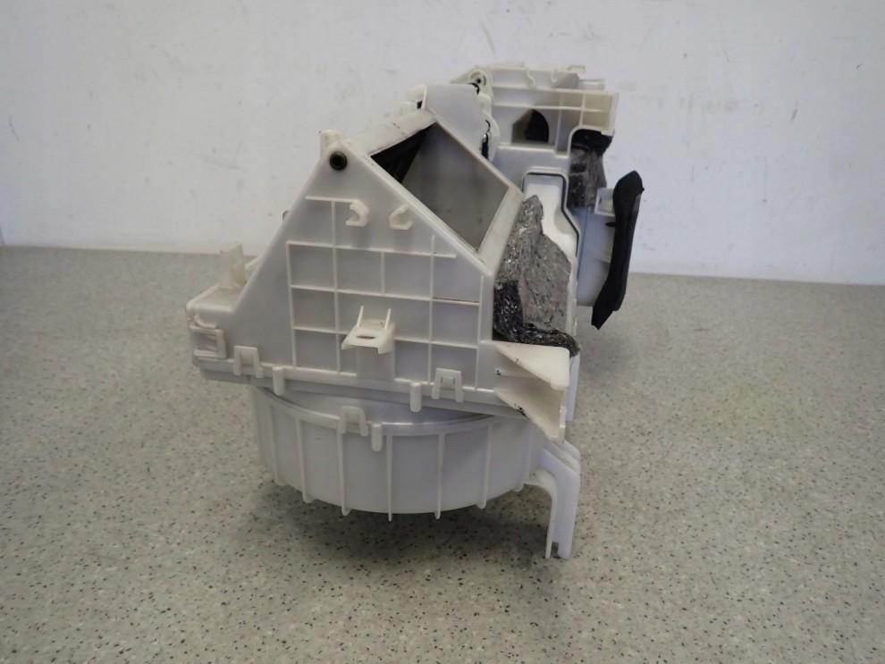 MITSUBISHI OUTLANDER II 07-12 OBUDOWA NAGRZEWNICY PAROWNIKA 3/6