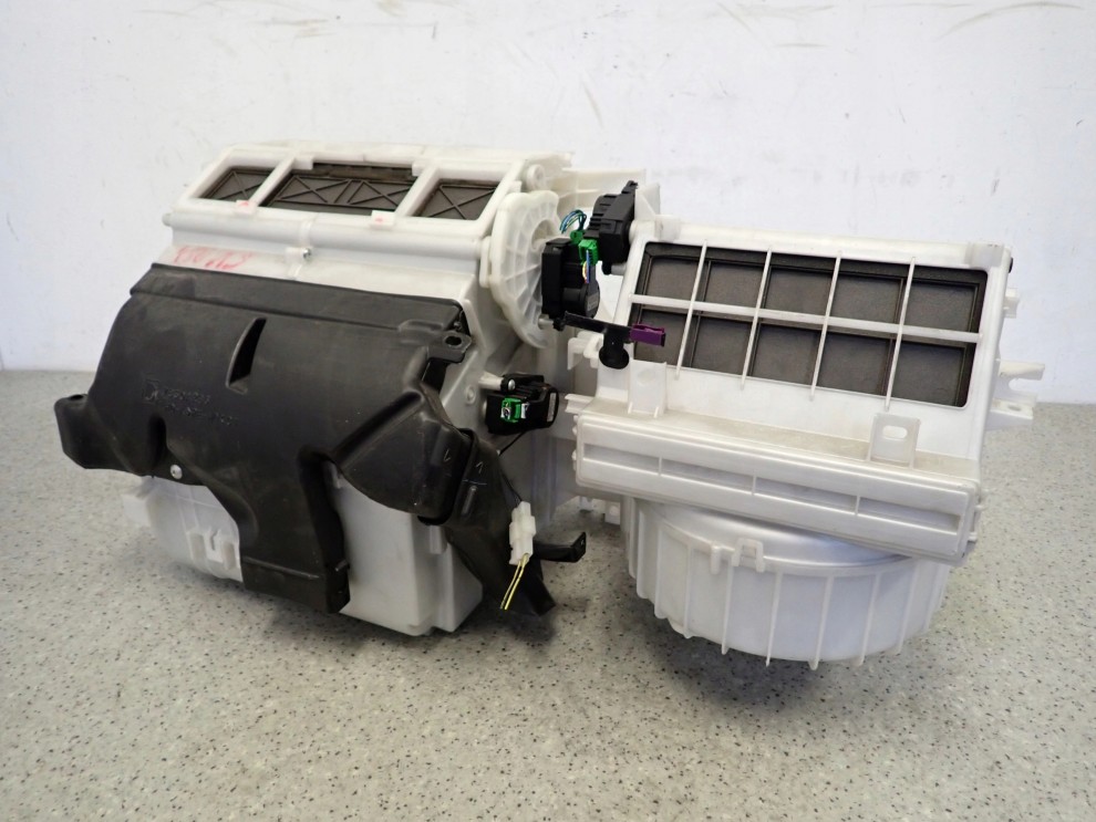 MITSUBISHI OUTLANDER II 07-12 OBUDOWA NAGRZEWNICY PAROWNIKA 4/6