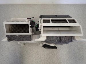 MITSUBISHI OUTLANDER II 07-12 OBUDOWA NAGRZEWNICY PAROWNIKA 2/6 MINIATURA