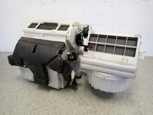 MITSUBISHI OUTLANDER II 07-12 OBUDOWA NAGRZEWNICY PAROWNIKA 4/6 MINIATURA