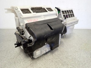 MITSUBISHI OUTLANDER II 07-12 OBUDOWA NAGRZEWNICY PAROWNIKA 5/6 MINIATURA