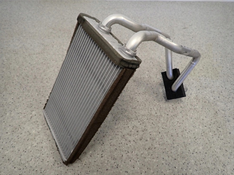 MITSUBISHI OUTLANDER II 07-12 NAGRZEWNICA 1/6