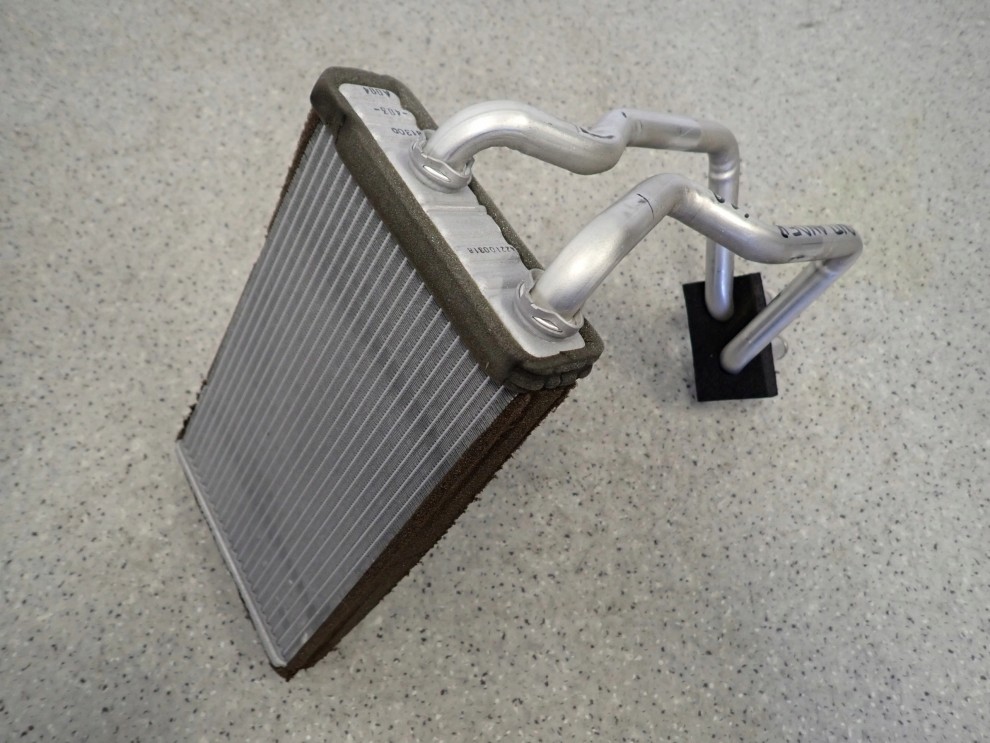 MITSUBISHI OUTLANDER II 07-12 NAGRZEWNICA 2/6