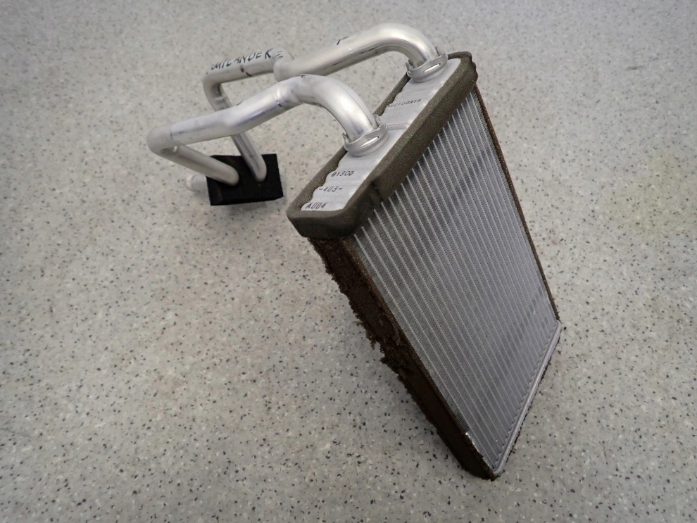 MITSUBISHI OUTLANDER II 07-12 NAGRZEWNICA 4/6