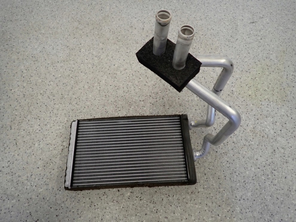 MITSUBISHI OUTLANDER II 07-12 NAGRZEWNICA 5/6