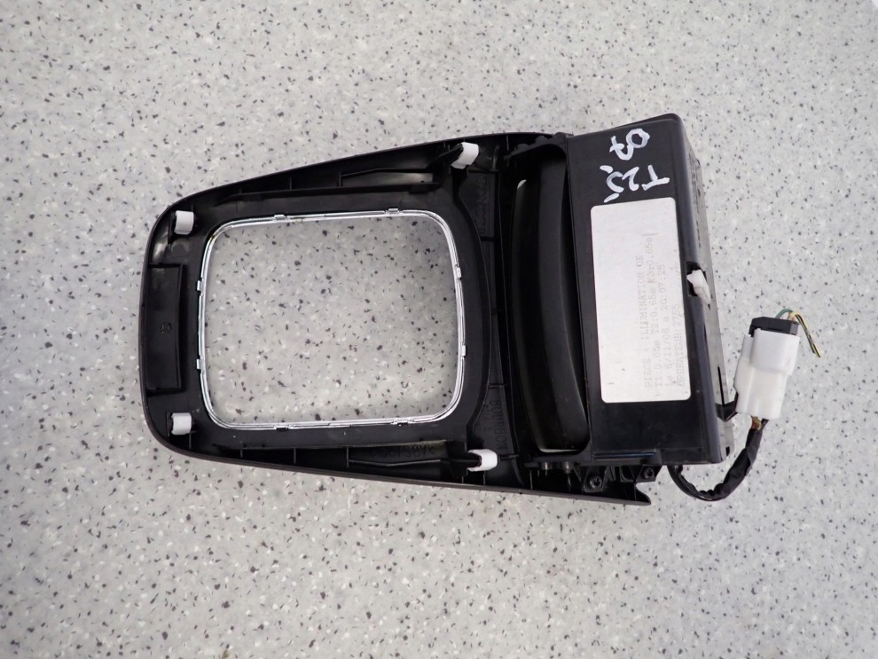 TOYOTA AVENSIS T25 06-08 POPIELNICZKA RAMKA KONSOLKA 7/9