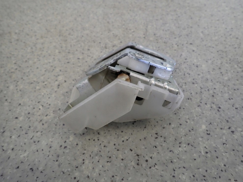 MAZDA5 MAZDA 5 06- ZAMEK DRZWI TYLNY PRAWY 4/5