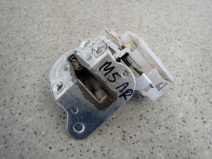 MAZDA5 MAZDA 5 06- ZAMEK DRZWI TYLNY PRAWY 2/5 MINIATURA