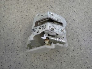 MAZDA5 MAZDA 5 06- ZAMEK DRZWI TYLNY PRAWY 5/5 MINIATURA