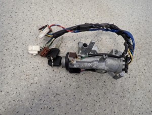 SUZUKI SWIFT 96- STACYJKA KLUCZYK 2/6 MINIATURA