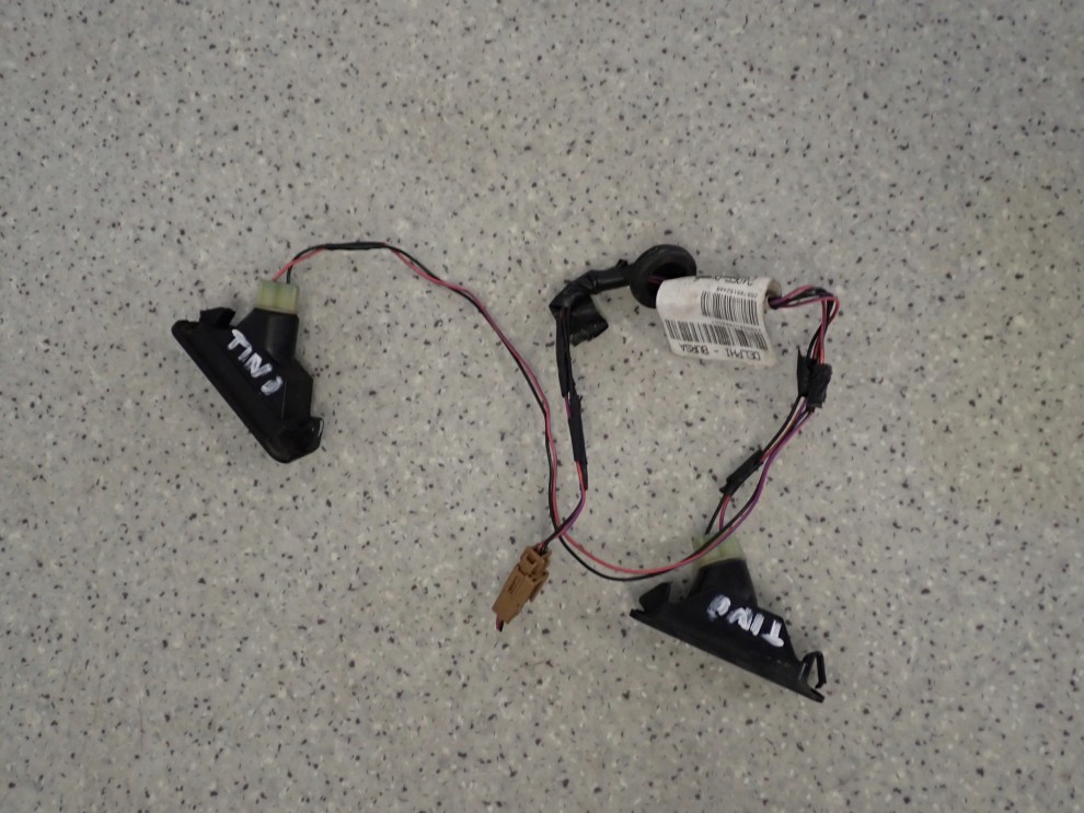 NISSAN ALMERA TINO 00- LAMPKI OŚWIETLENIA TABLICY REJESTRACYJNEJ 2/6