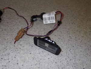 NISSAN ALMERA TINO 00- LAMPKI OŚWIETLENIA TABLICY REJESTRACYJNEJ 3/6 MINIATURA