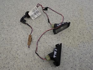 NISSAN ALMERA TINO 00- LAMPKI OŚWIETLENIA TABLICY REJESTRACYJNEJ 4/6 MINIATURA