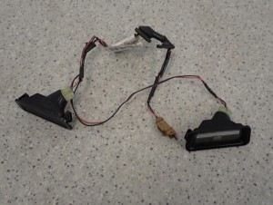 NISSAN ALMERA TINO 00- LAMPKI OŚWIETLENIA TABLICY REJESTRACYJNEJ 5/6 MINIATURA