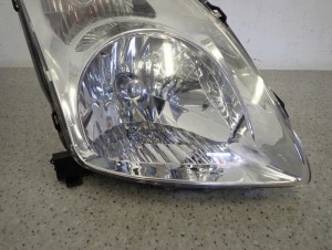 SUZUKI SWIFT 05-09 REFLEKTOR PRAWY LAMPA PRZEDNIA PRAWA 2/9 MINIATURA