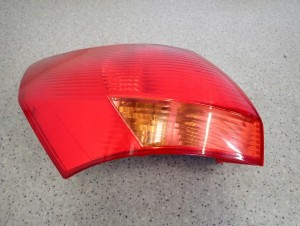 KIA VENGA 09- LAMPA TYLNA LEWA 8/9 MINIATURA