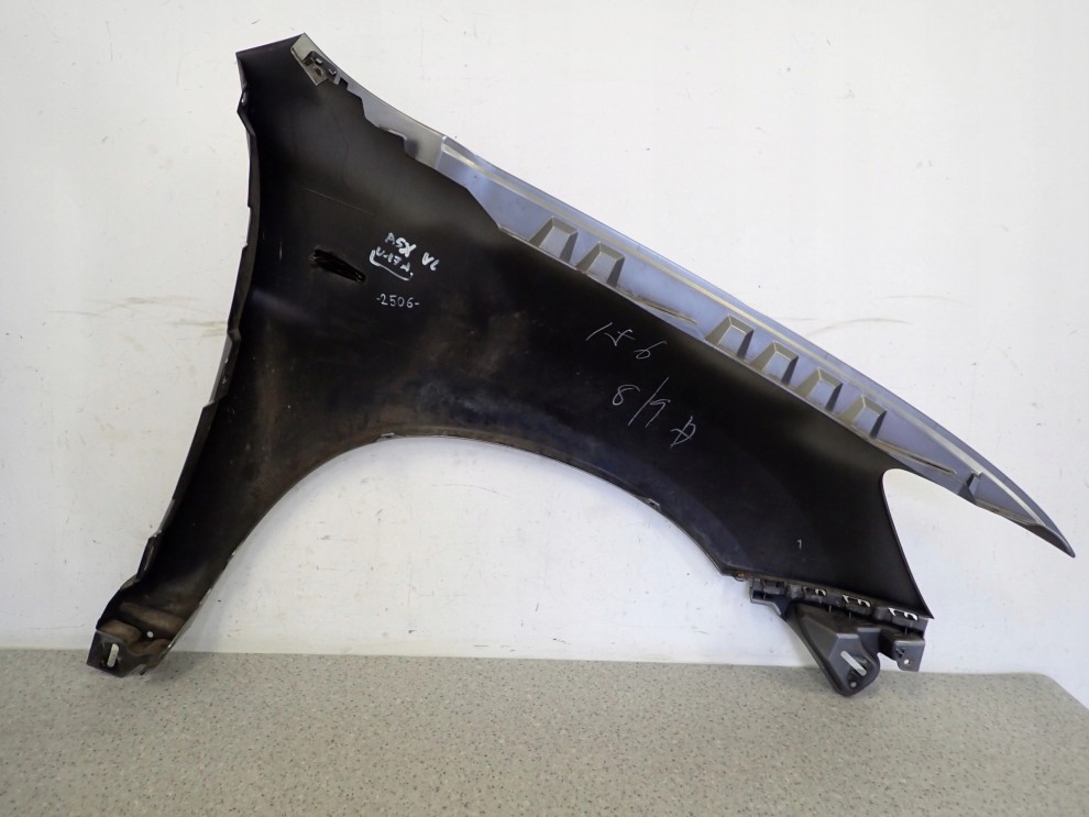 MITSUBISHI ASX 10- BŁOTNIK PRZEDNI LEWY U17A 11/12