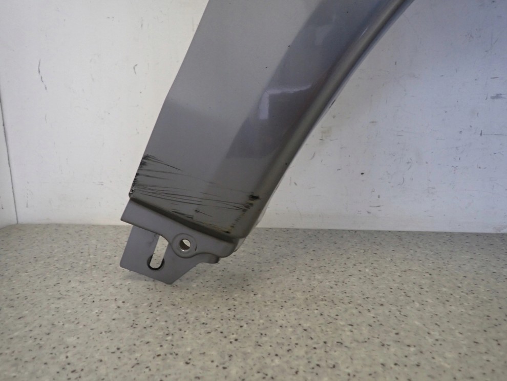 MITSUBISHI ASX 10- BŁOTNIK PRZEDNI PRAWY U17A 4/10