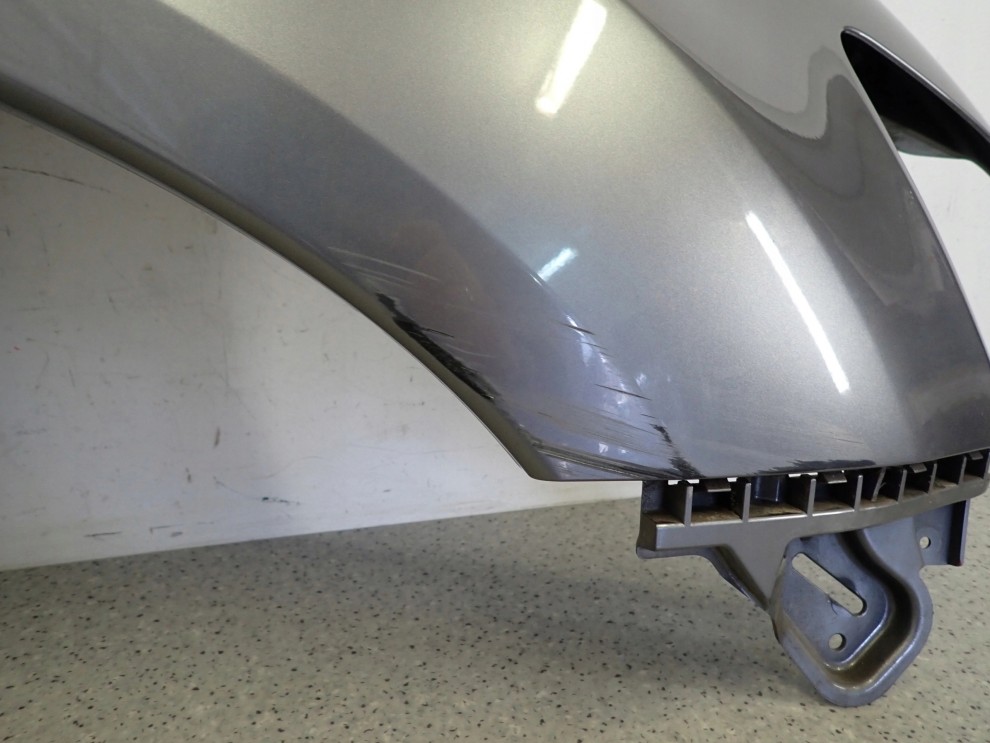 MITSUBISHI ASX 10- BŁOTNIK PRZEDNI PRAWY U17A 8/10