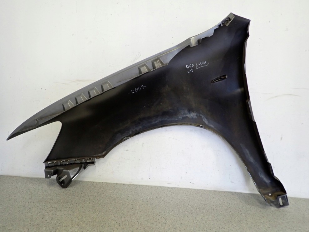 MITSUBISHI ASX 10- BŁOTNIK PRZEDNI PRAWY U17A 10/10