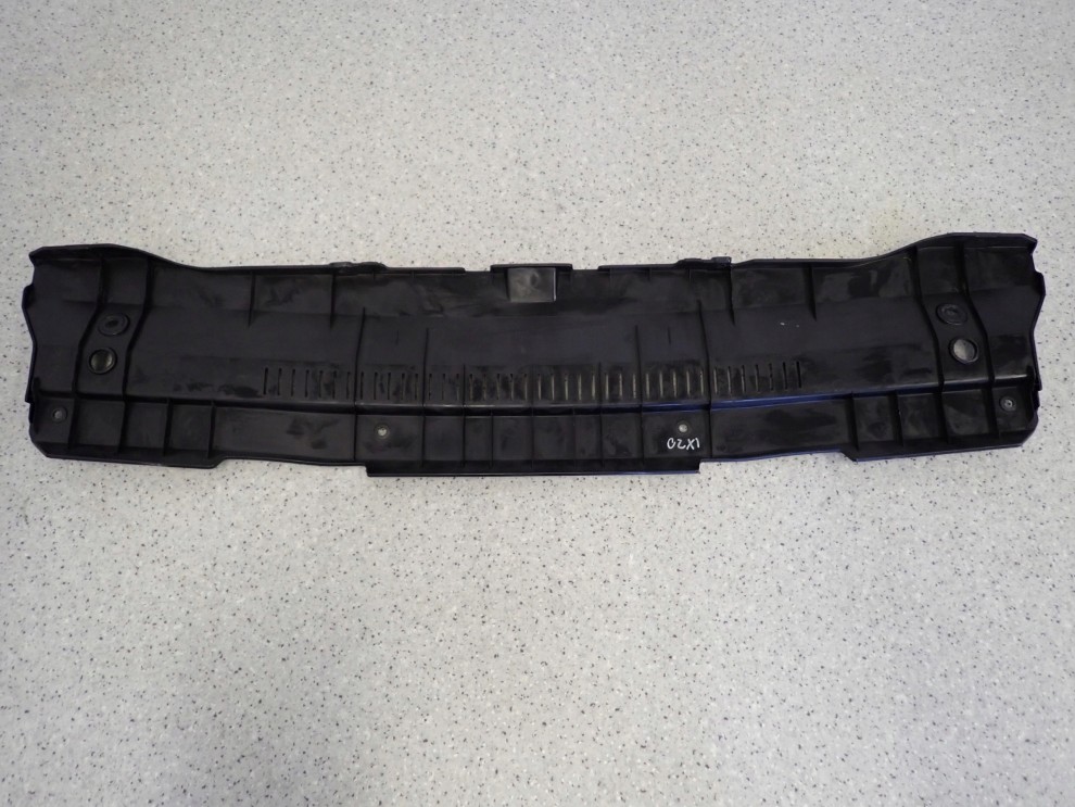 HYUNDAI IX20 HB 5d 09- PLASTIK OSŁONA PASA PRZEDNIEGO 5/8