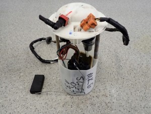 SUZUKI SWIFT 05-10 POMPA CZUJNIK PALIWA W ZBIORNIK 15100-62J00 1/4 MINIATURA