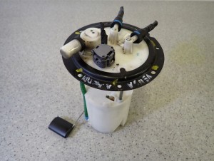 KIA VENGA 1.4 CRDI 09- CZUJNIK POZIOMU PALIWA 2/5 MINIATURA