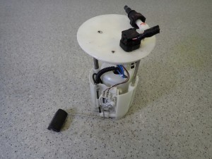 SWIFT MK7 1.2i 10- POMPA PALIWA CZUJNIK 1/5 MINIATURA