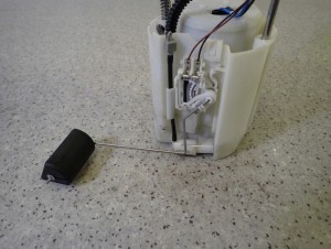 SWIFT MK7 1.2i 10- POMPA PALIWA CZUJNIK 2/5 MINIATURA