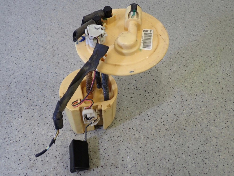 TOYOTA VERSO 2.0 D4D 09-13 CZUJNIK POZIOMU PALIWA 1/6