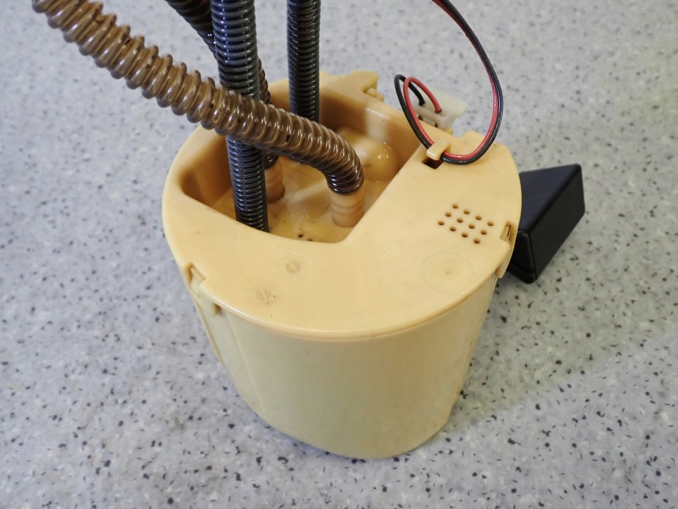 TOYOTA VERSO 2.0 D4D 09-13 CZUJNIK POZIOMU PALIWA 3/6