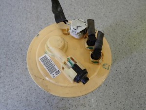 TOYOTA VERSO 2.0 D4D 09-13 CZUJNIK POZIOMU PALIWA 5/6 MINIATURA