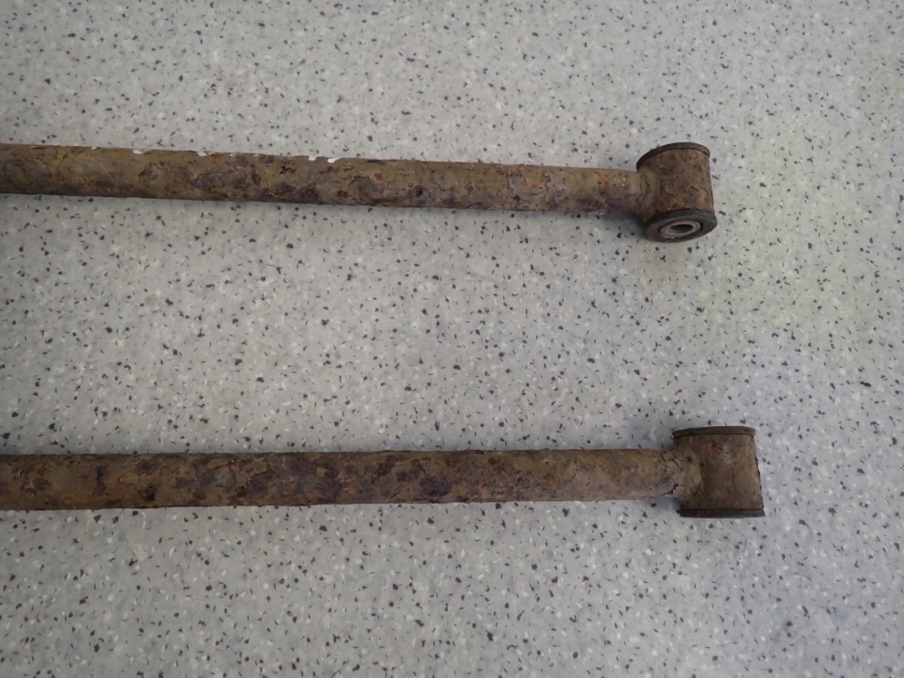 SUZUKI LIANA 2WD 02- WAHACZ TYLNY LEWY LUB PRAWY POPRZECZNY 3/5