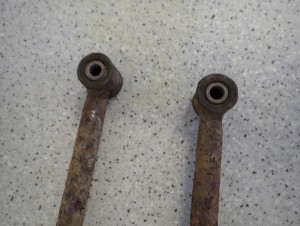 SUZUKI LIANA 2WD 02- WAHACZ TYLNY LEWY LUB PRAWY POPRZECZNY 5/5 MINIATURA