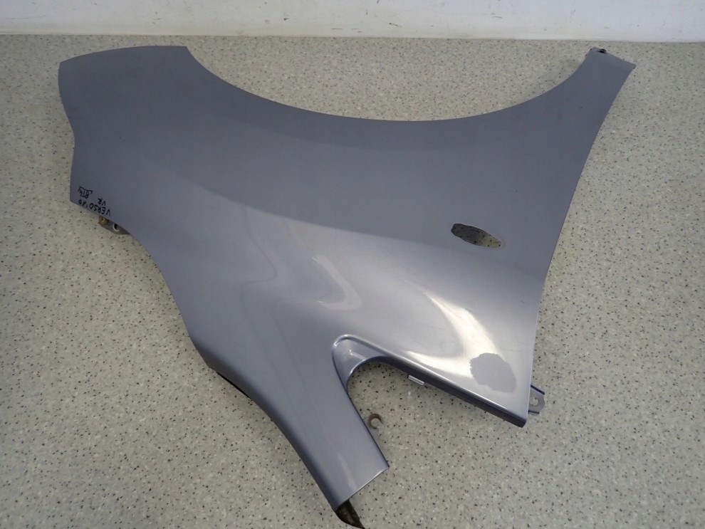 TOYOTA VERSO 09-13 BŁOTNIK PRZEDNI PRAWY 8T4 9/11