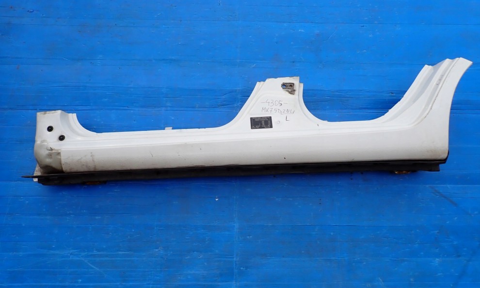 SUZUKI SWIFT MK7 5d 10- MK7 PRÓG LEWY ZNL 1/8