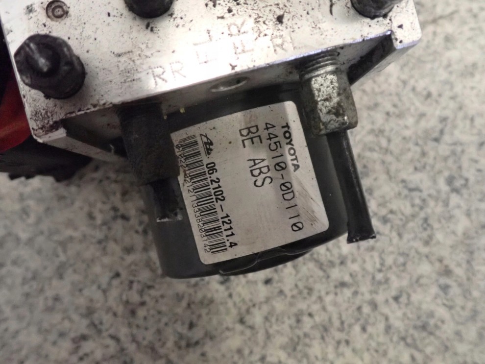 TOYOTA YARIS II 09- POMPA ABS-u 44510-0D110 2/4