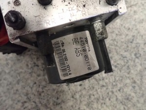 TOYOTA YARIS II 09- POMPA ABS-u 44510-0D110 2/4 MINIATURA