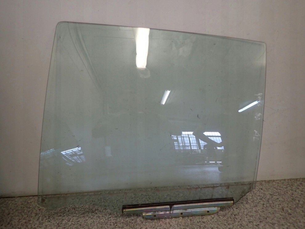 TOYOTA YARIS I 99- 5d SZYBA TYLNA LEWA 1/3