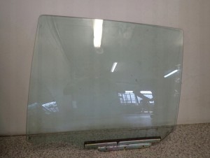 TOYOTA YARIS I 99- 5d SZYBA TYLNA LEWA 1/3 MINIATURA