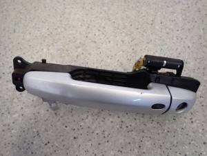 SUZUKI SX4 06-13 KLAMKA DRZWI PRZEDNIA LEWA KEYLESS ZCC 2/6 MINIATURA