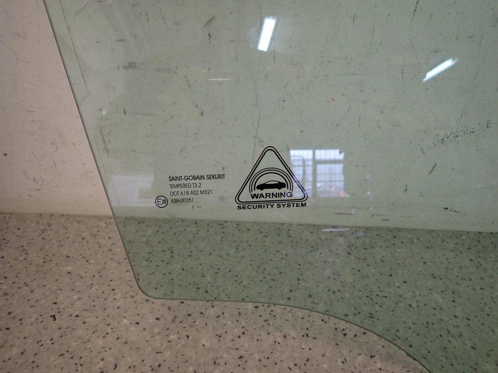 KIA VENGA 09- SZYBA DRZWI PRZEDNIA PRAWA PRAWA 3/3