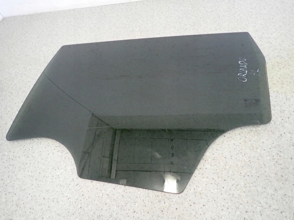 CHEVROLET ORLANDO 10- SZYBA TYLNA LEWA PRZYCIEMNIANA 4/5