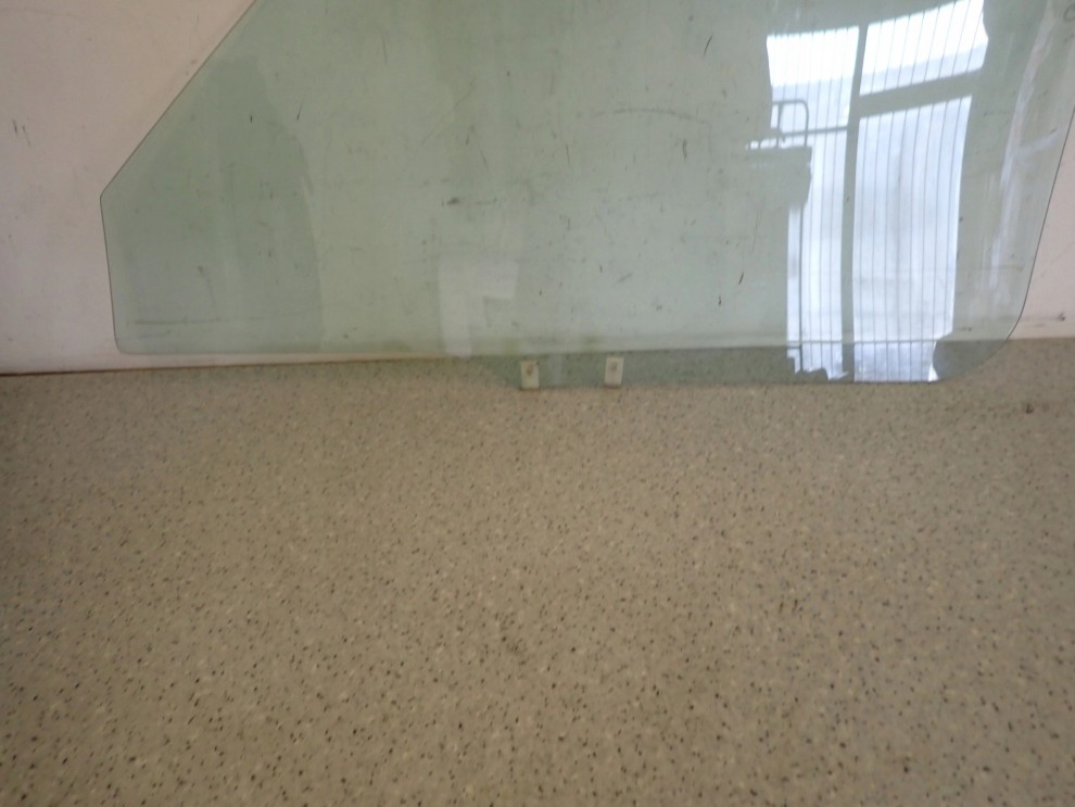 SUZUKI GRAND VITARA 3D 98-05 SZYBA PRAWA 2/3