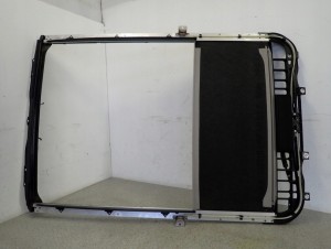 TOYOTA VERSO 09-13 ROLETA SZYBERDACHU PANORAMY 4/5 MINIATURA