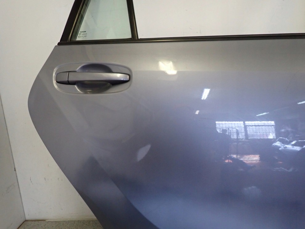 TOYOTA VERSO 09-13 DRZWI TYLNE PRAWE 8T4 9/16