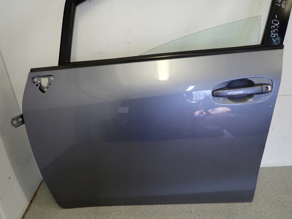 TOYOTA VERSO 09-13 DRZWI PRZEDNIE LEWE 8T4 10/16