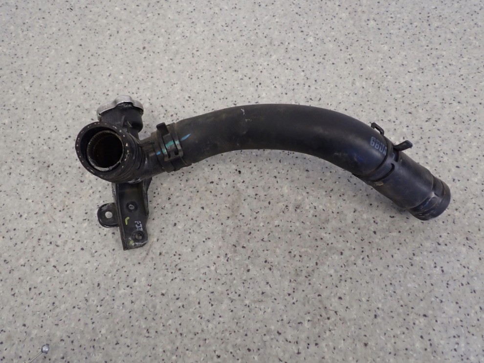 HYUNDAI IX20 09- 1.4i WLEW PŁYNU CHŁODNICZEGO 3/3