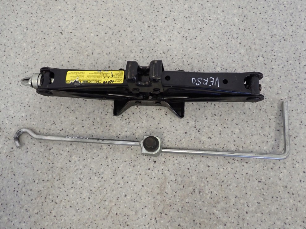 TOYOTA VERSO 09-13 PODNOŚNIK SAMOCHODOWY 3/3