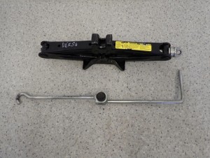 TOYOTA VERSO 09-13 PODNOŚNIK SAMOCHODOWY 2/3 MINIATURA